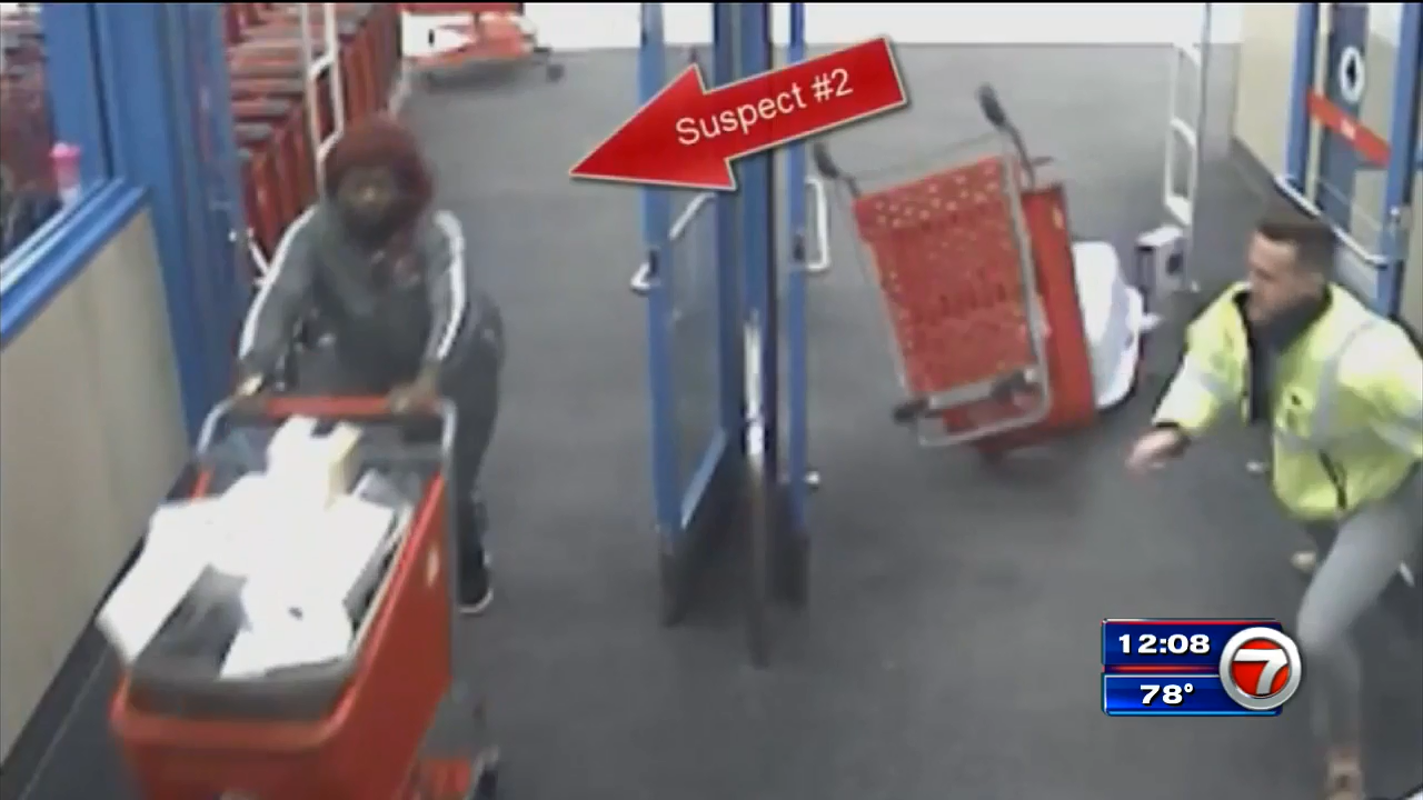 Target Employee Caught On Camera Trying To Stop Shoplifters In Miramar Wsvn 7news Miami News