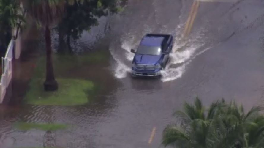 Heavy rain causes flooding throughout Miami Beach - WSVN ...