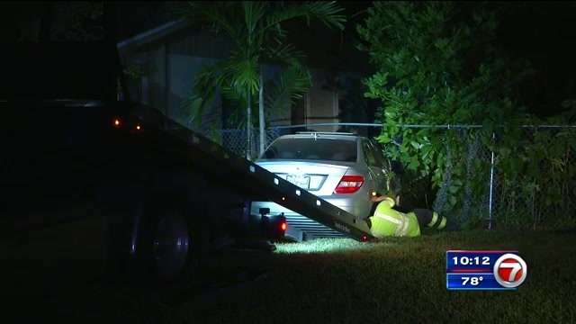 Car slams into SW Miami-Dade home, damages AC unit - WSVN 7News | Miami ...