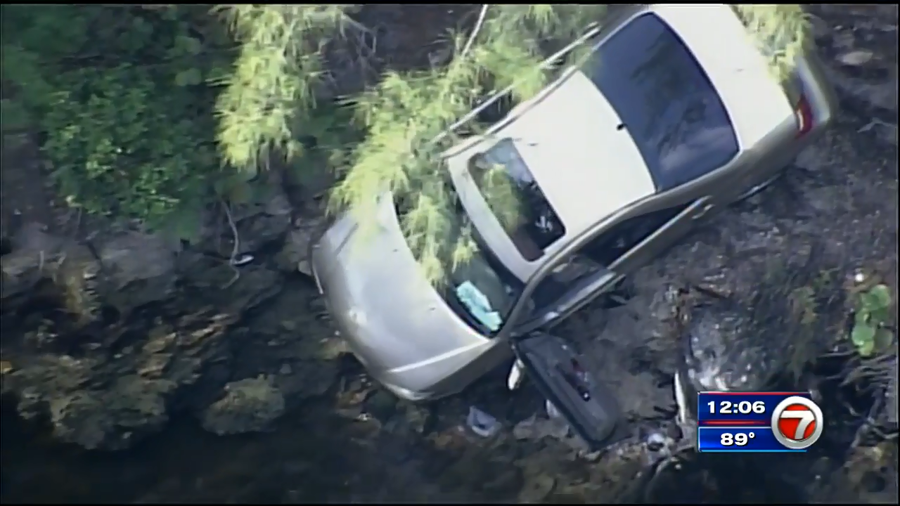 Car crashes into canal in Dania Beach - WSVN 7News | Miami News ...