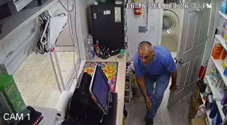 Man caught on camera stealing cellphones at Oakland Park laundromat ...