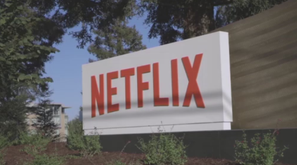 Netflix Offering Up To 385 000 Annual Salary For Flight Attendant