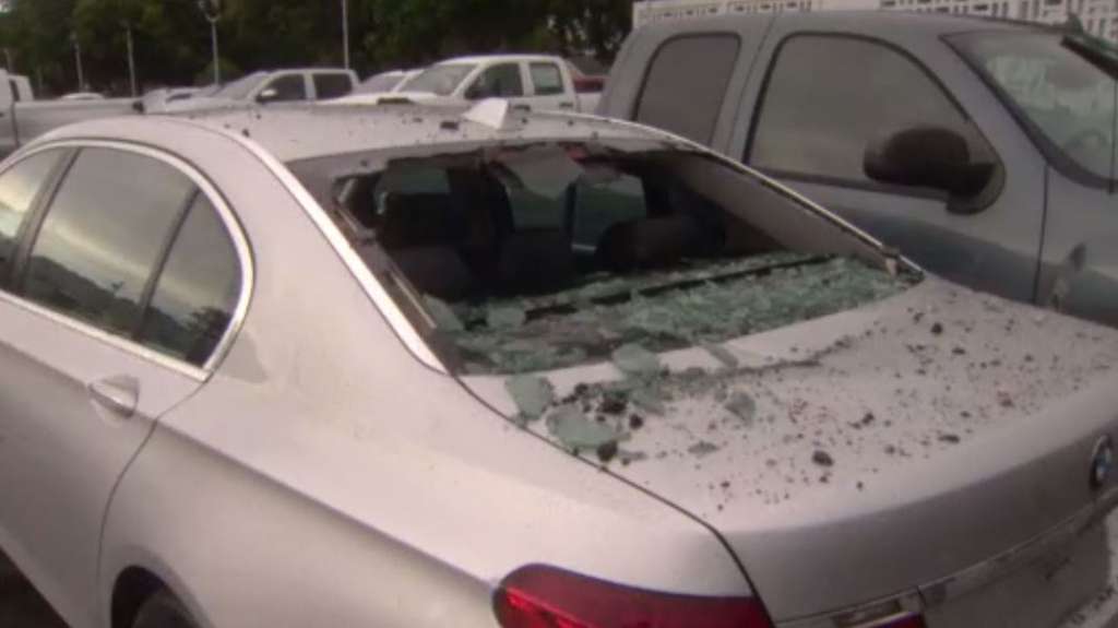 Lightning Causes Car Damage At Coral Gables Dealership Strikes Woman In Miami Wsvn 7news Miami News Weather Sports Fort Lauderdale