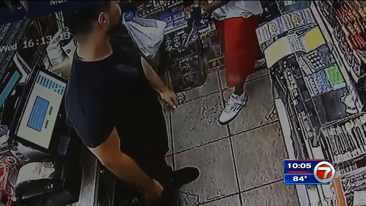 Gas station clerk shoots at 2 crooks, kills 1 after robbery near Fort