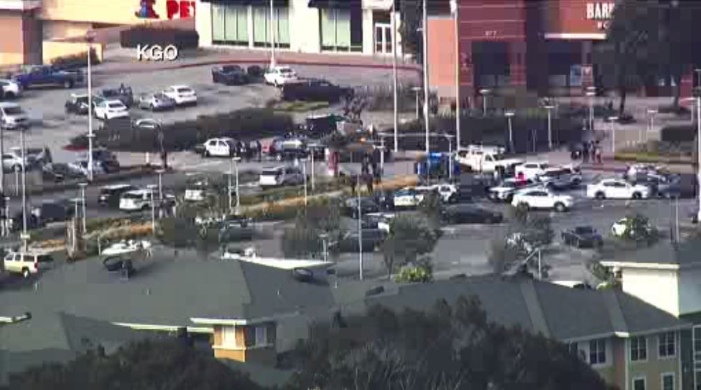 Police seek suspects after 2 shot at mall near San
