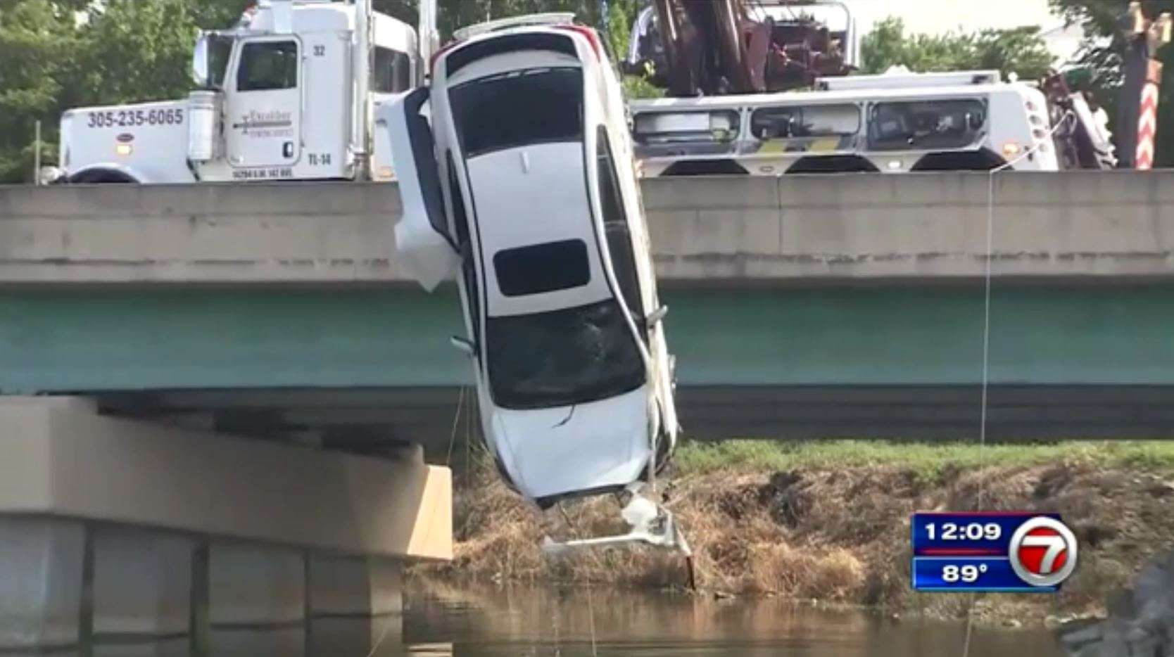 Man dies after car crashes into Doral canal - WSVN 7News | Miami News ...