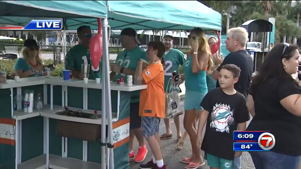 Dolphins fans tailgate ahead of team’s third preseason game WSVN