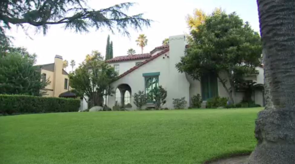 picture Beverly Hills 90210 Walsh House where 90210 was filmed gives tour