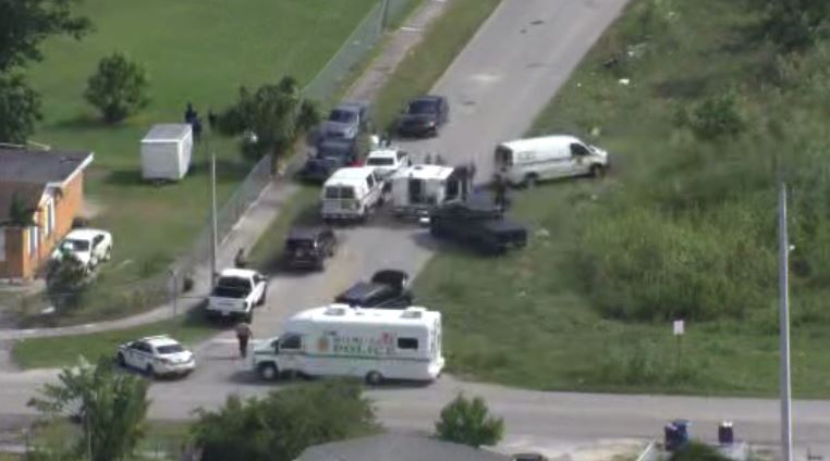 SW Miami-Dade Police investigating deaths of two males - WSVN 7News