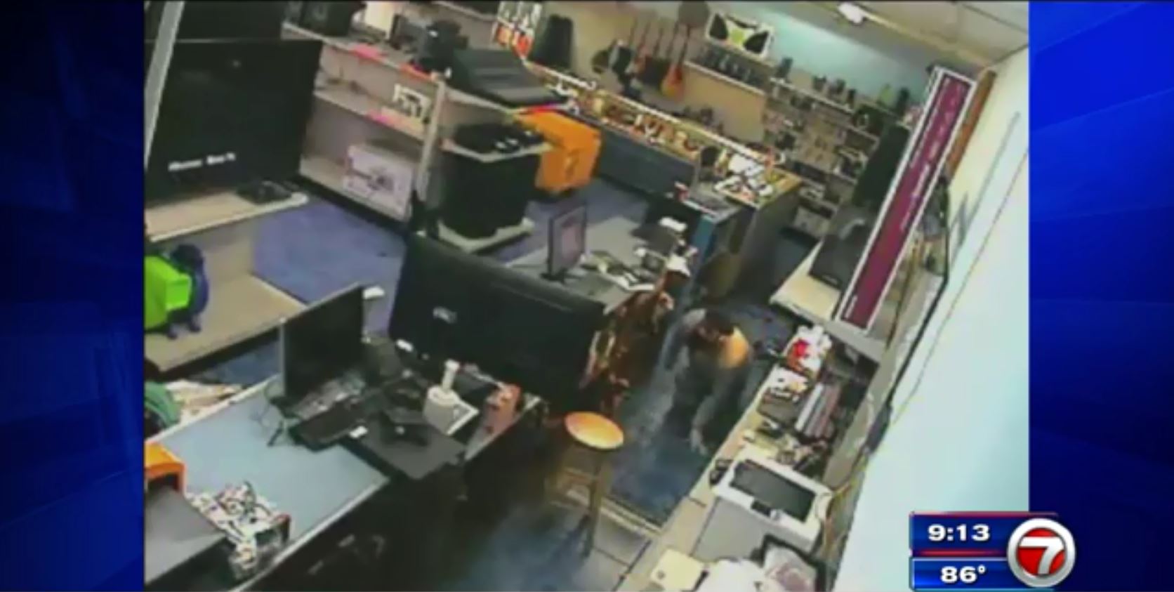Crawling Crook Ties Up Pawn Shop Employees During Robbery In Lauderdale Lakes Wsvn 7news