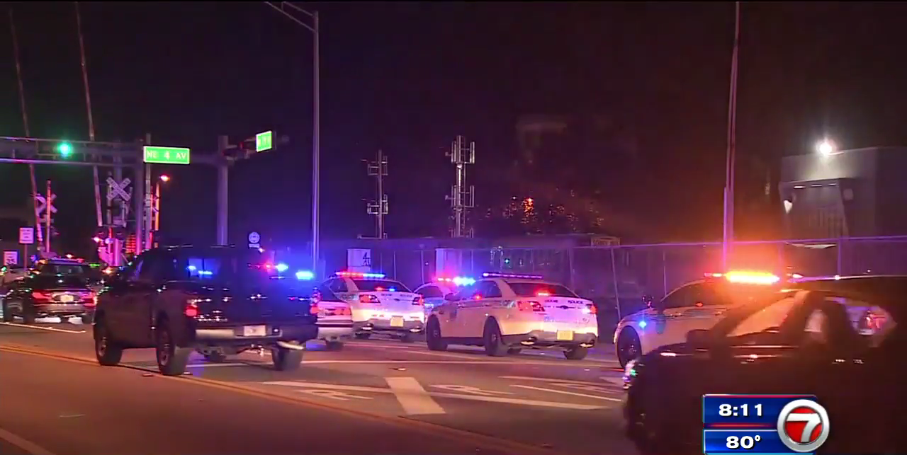 Police investigate home burglary in Miami - WSVN 7News | Miami News ...