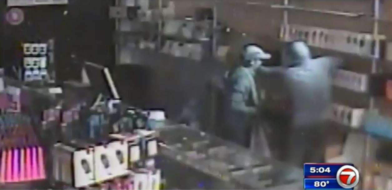 Team of burglars caught on camera targeting Miami cellphone store ...