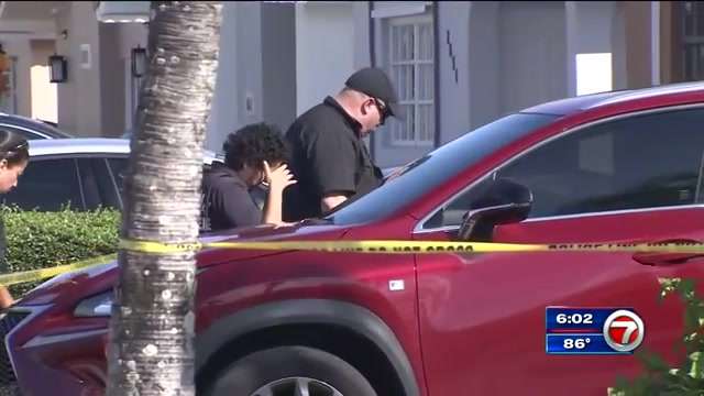 Woman robbed at gunpoint outside Hialeah home - WSVN 7News | Miami News ...
