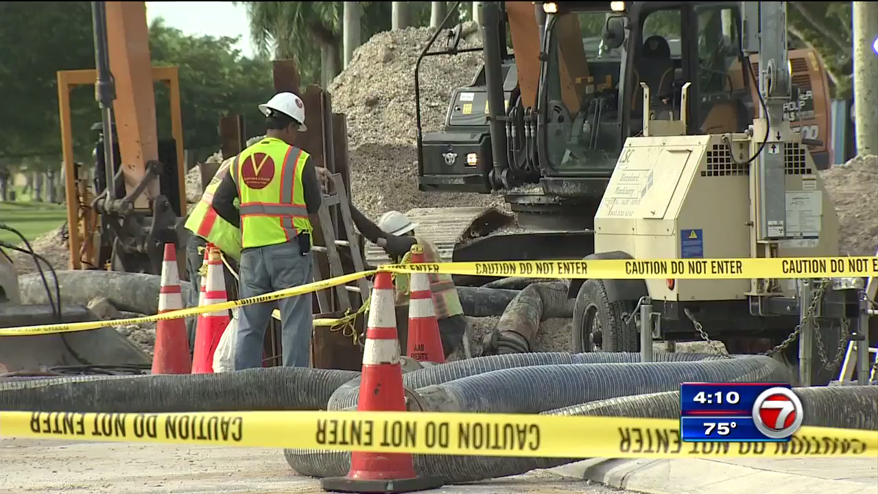 Busted water main leaves big hole in Cutler Bay street WSVN 7News