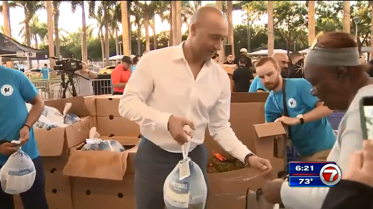 South Florida organizations hand out Thanksgiving meals – WSVN 7News |  Miami News, Weather, Sports | Fort Lauderdale