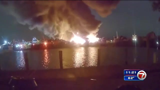 2 Large Yachts Destroyed In Predawn Fire At Fort Lauderdale Marina Wsvn 7news Miami News Weather Sports Fort Lauderdale