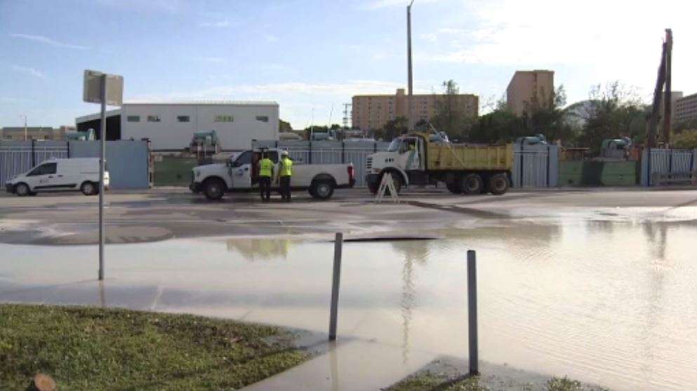 Water main break in Miami leads to road closures - WSVN 7News | Miami ...