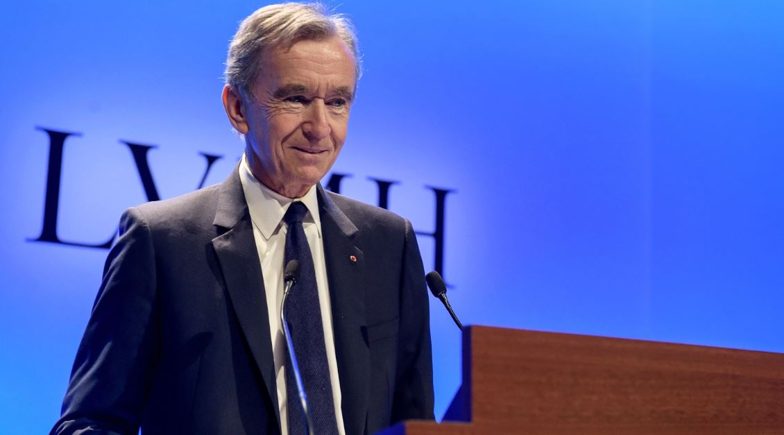 Bernard Arnault could surpass Jeff Bezos to become the world's richest  person - WSVN 7News, Miami News, Weather, Sports