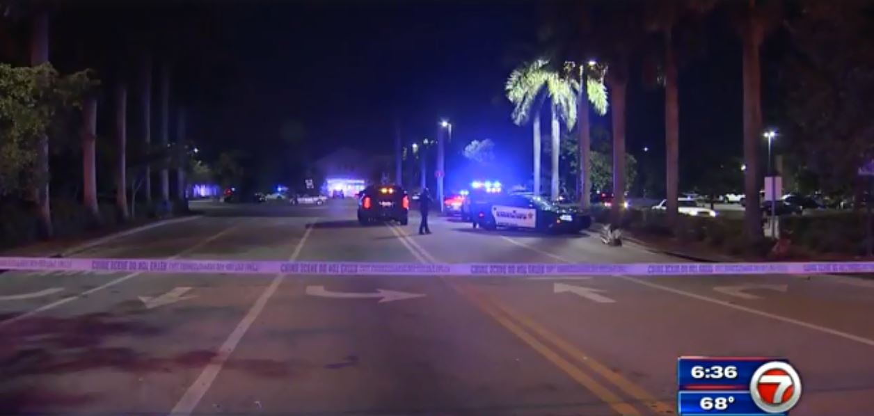 2 hospitalized, gunman at large after shooting at Lauderdale Lakes