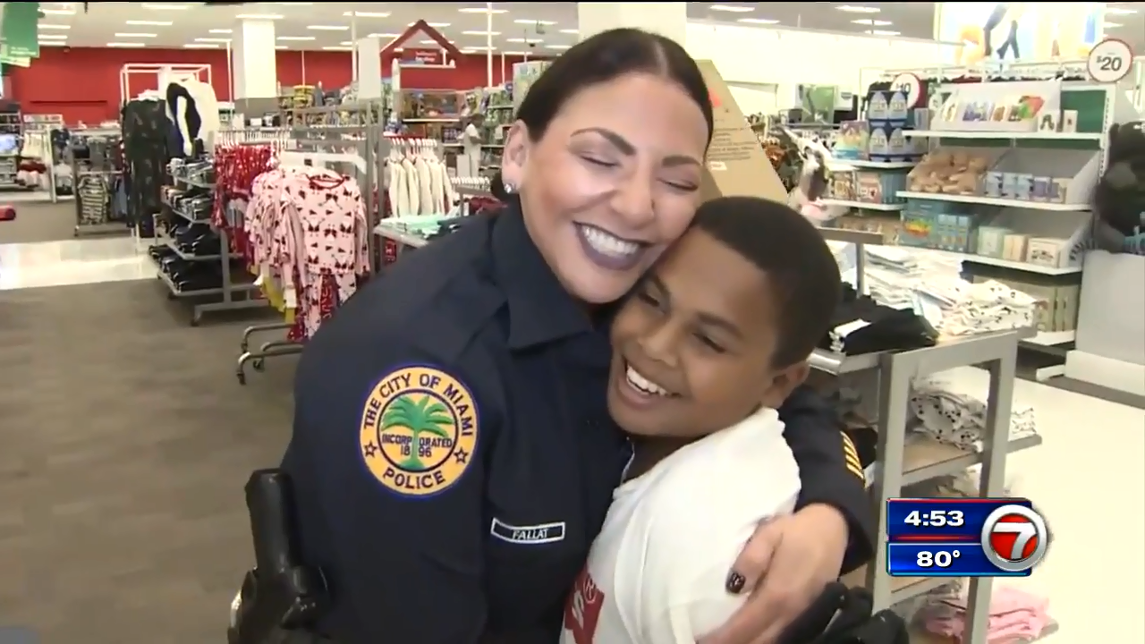 City of Miami Police take children on shopping spree for holidays ...