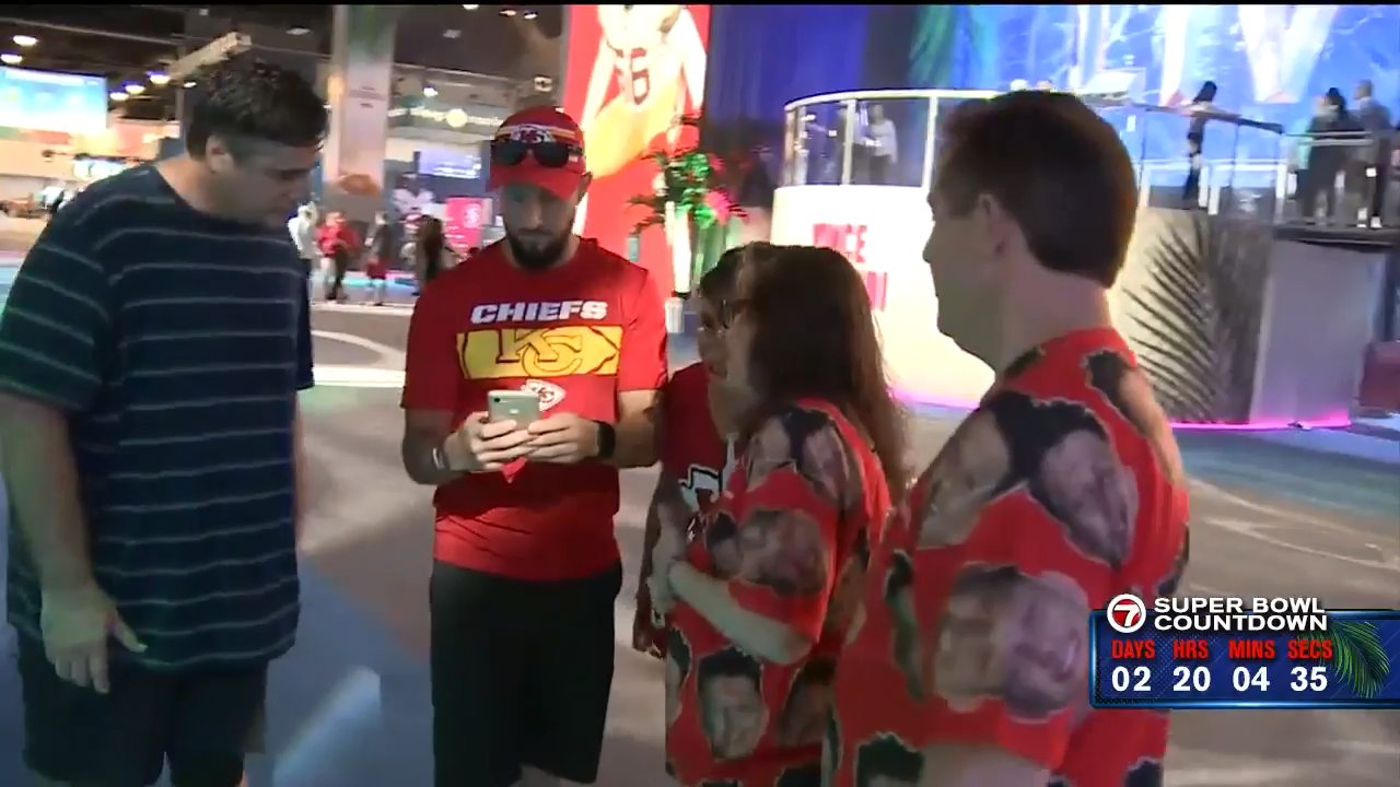 49ers, Chiefs fans take over the Super Bowl Experience in Miami Beach