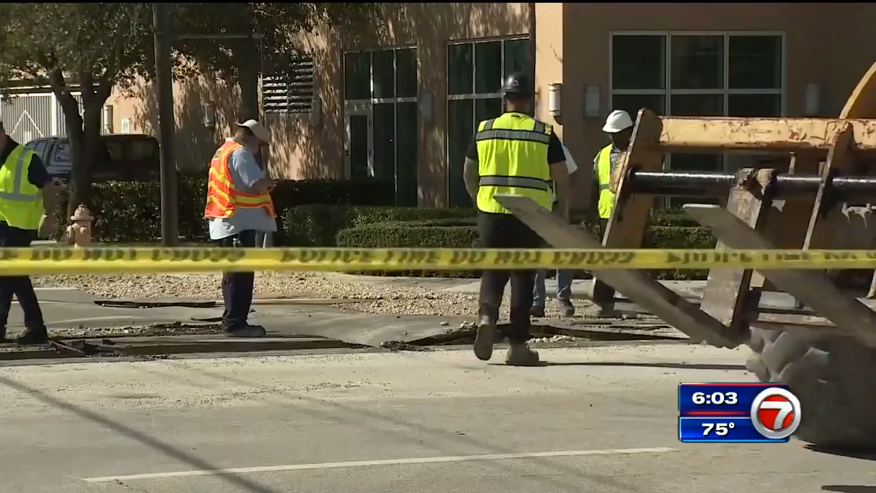 Crews working to fix water main break in Miami - WSVN 7News | Miami ...