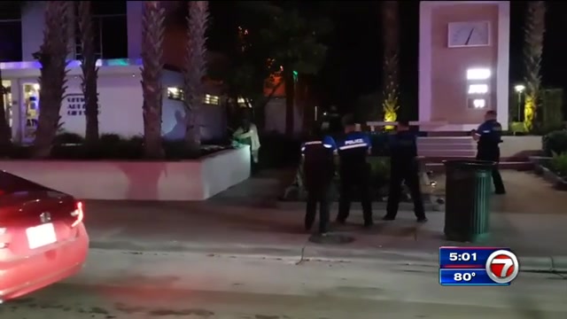 1 Dead Officer Stabbed In Police Involved Shooting In South Beach Wsvn 7news Miami News Weather Sports Fort Lauderdale