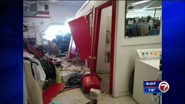 Several Transported After Car Crashes Into Pompano Beach Salvation Army Wsvn 7news Miami News Weather Sports Fort Lauderdale