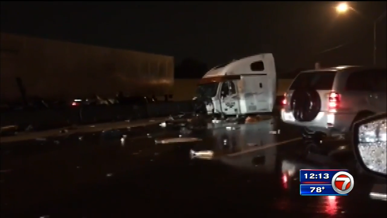 Tractortrailer jackknifed along SB I95 in Deerfield Beach WSVN