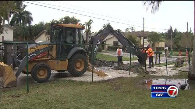 Crews work to repair Davie water main break - WSVN 7News | Miami News ...