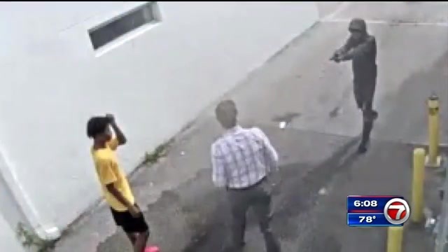Man Says 2 Teens Robbed Him At Gunpoint In Hollywood Alleyway – Wsvn