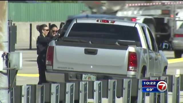 Truck driver hospitalized after shooting, crash on I-95 in Hollywood ...