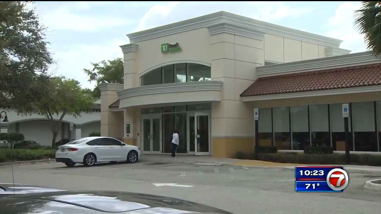 Suspect arrested after armed robbery at TD Bank in Coral Springs WSVN