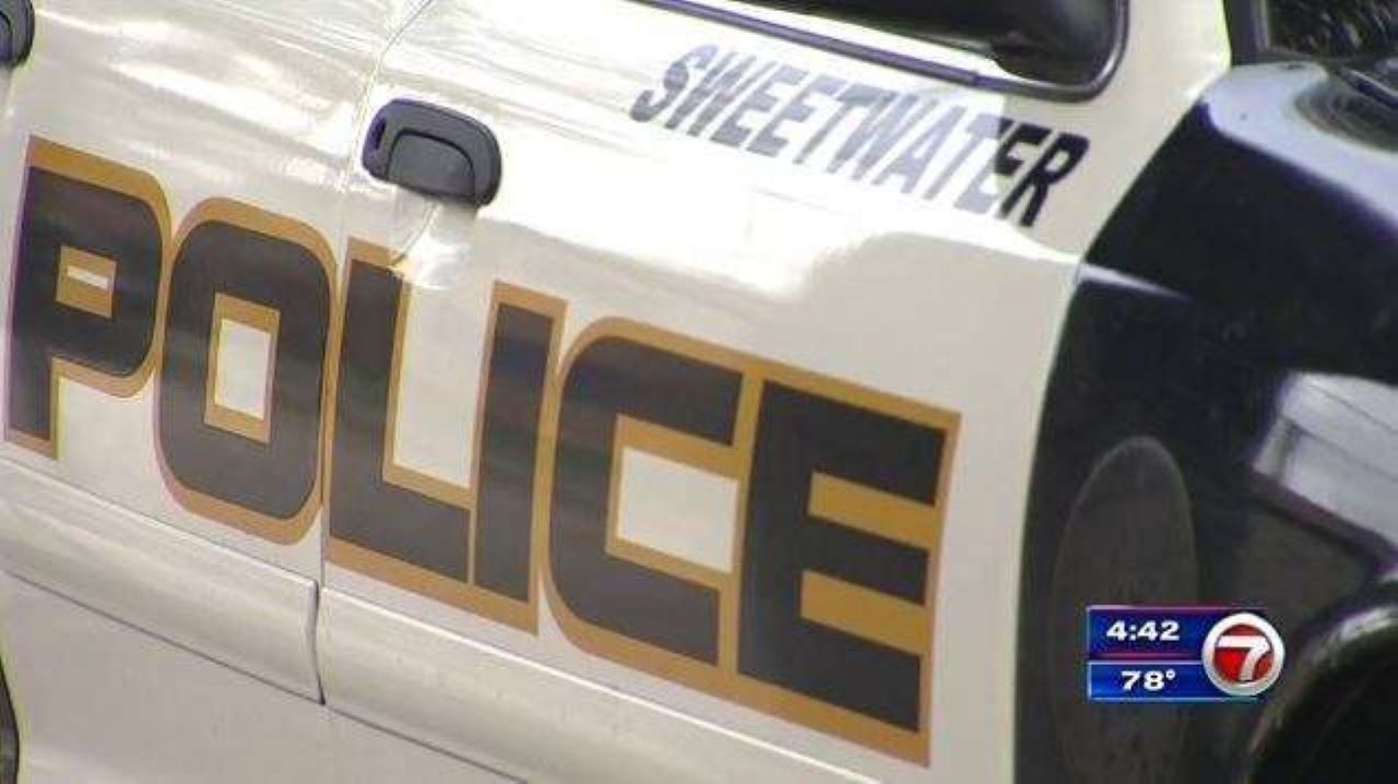 1 in custody after suspicious package found at Sweetwater shopping