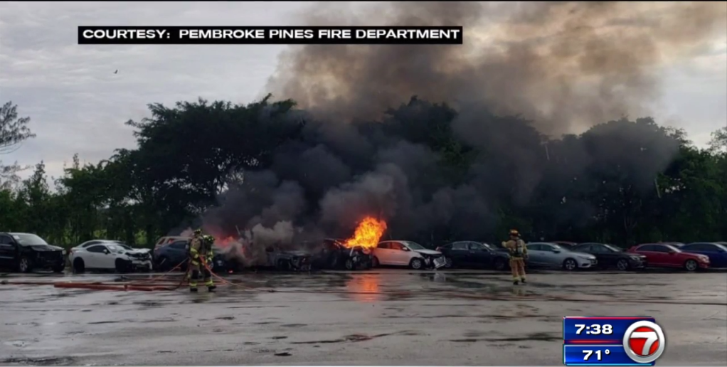 Firefighters extinguish car fire in Pembroke Pines – WSVN 7News | Miami