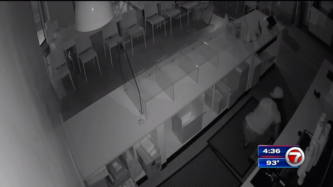 Man caught on camera stealing over $2,000 in electronics from Miami ...
