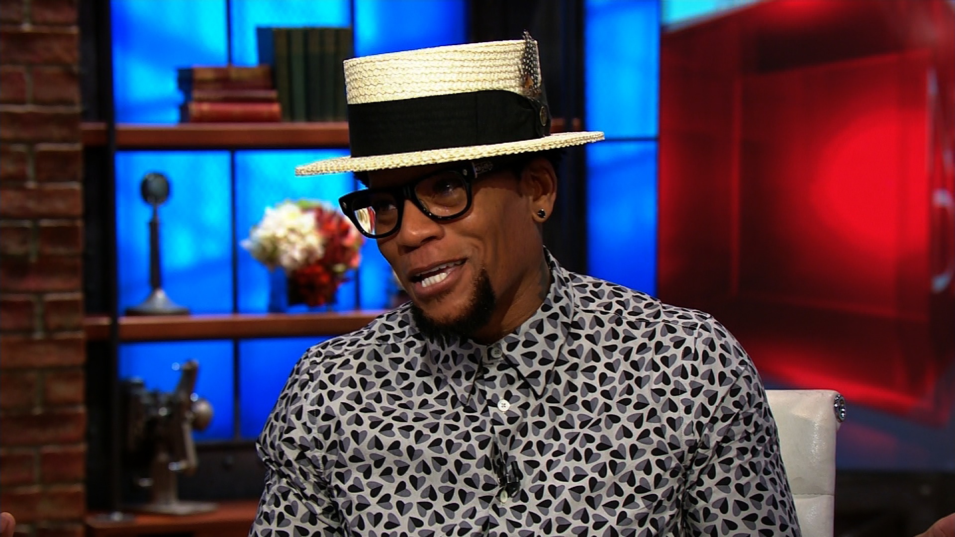 D.L. Hughley collapses onstage in Nashville WSVN 7News
