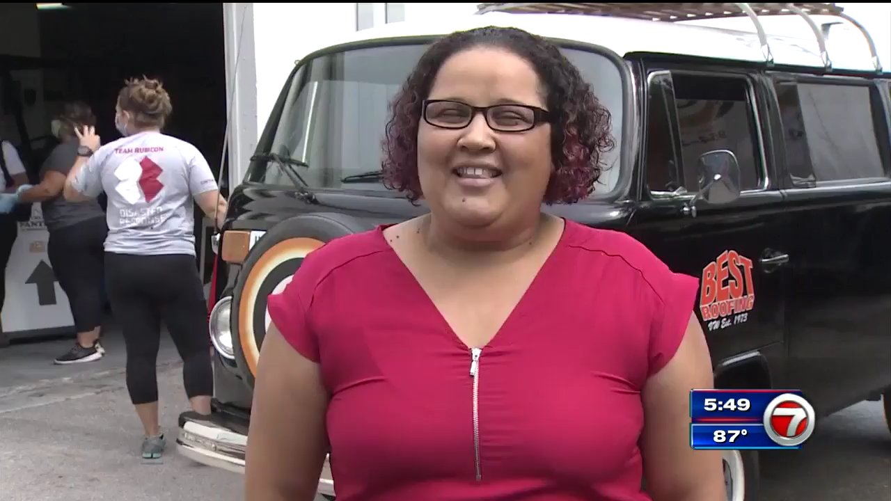 Best Roofing teams up with Pantry of Broward to provide food to hungry