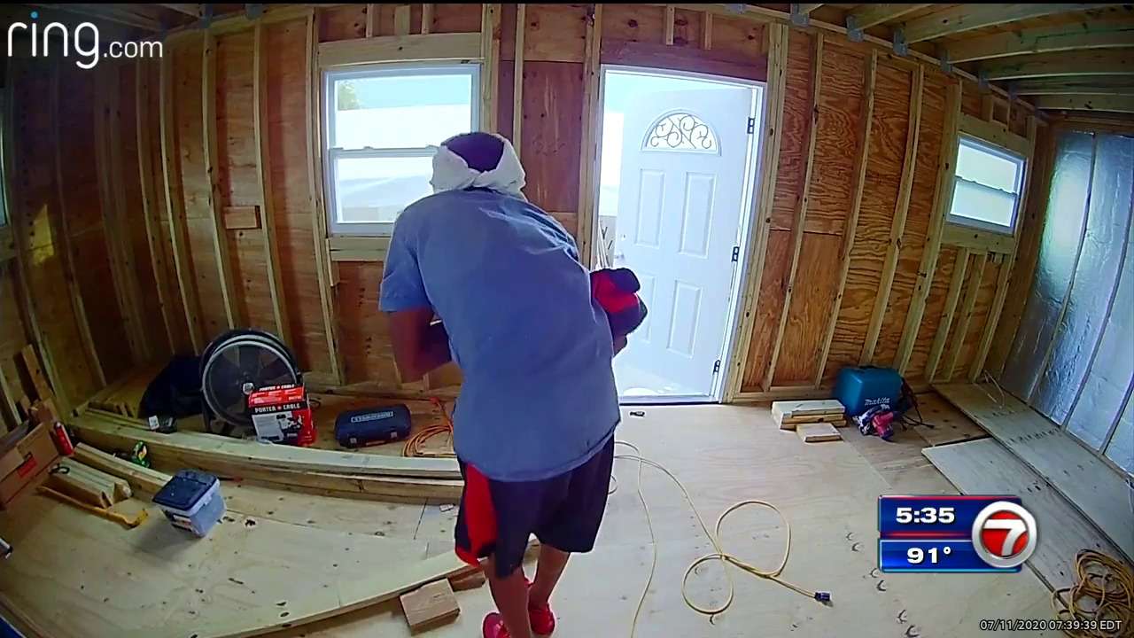 Crook caught on camera stealing tools from a shed in Miami - WSVN 7News ...