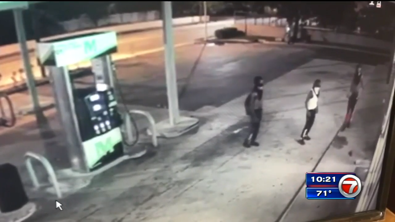 Store manager 3 teens repeatedly break into, steal from Fort