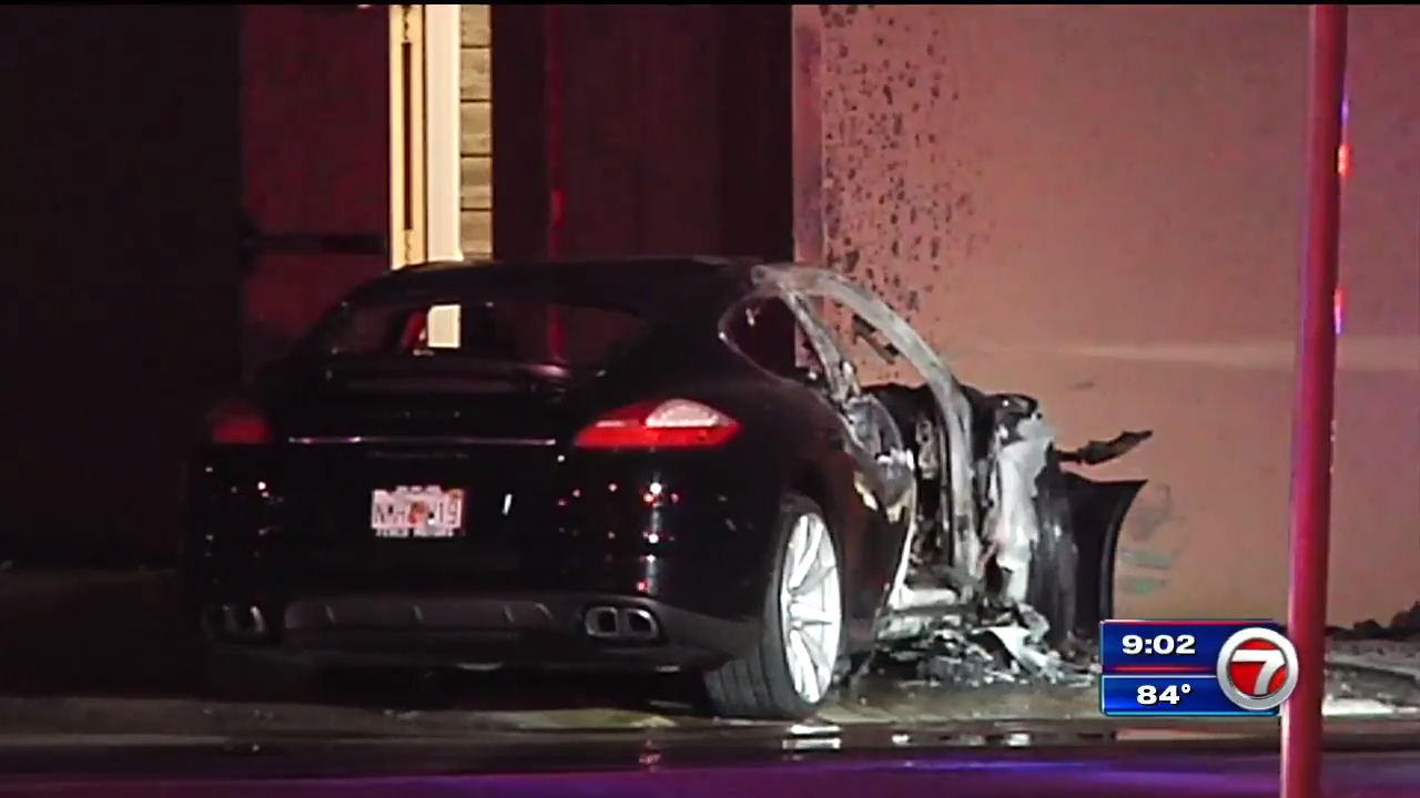 Car crashes into building in Hollywood - WSVN 7News | Miami News ...