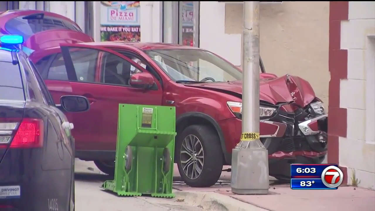 Driver arrested after crashing into Miami Beach building - WSVN 7News ...