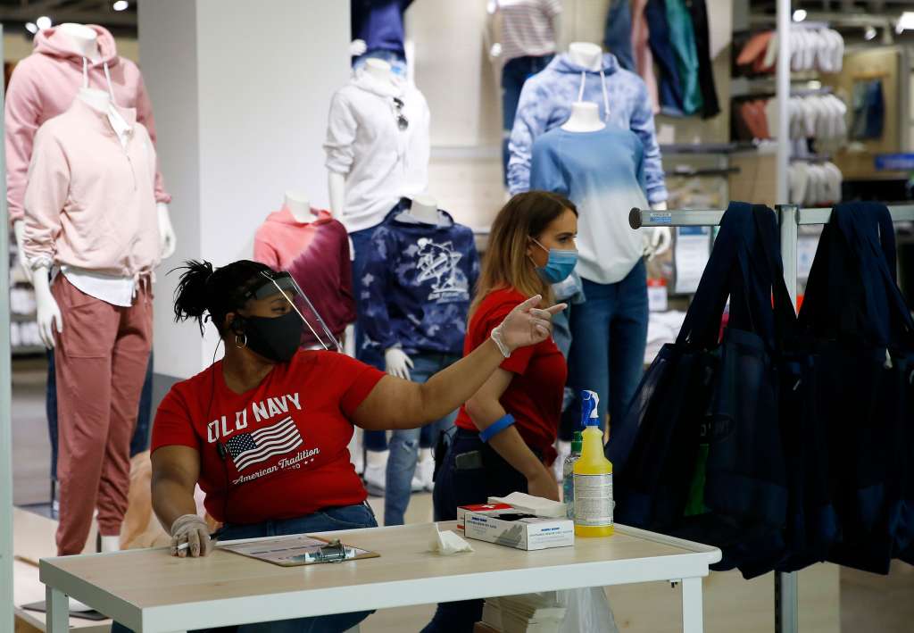 old-navy-to-pay-store-employees-to-work-election-polls-in-november