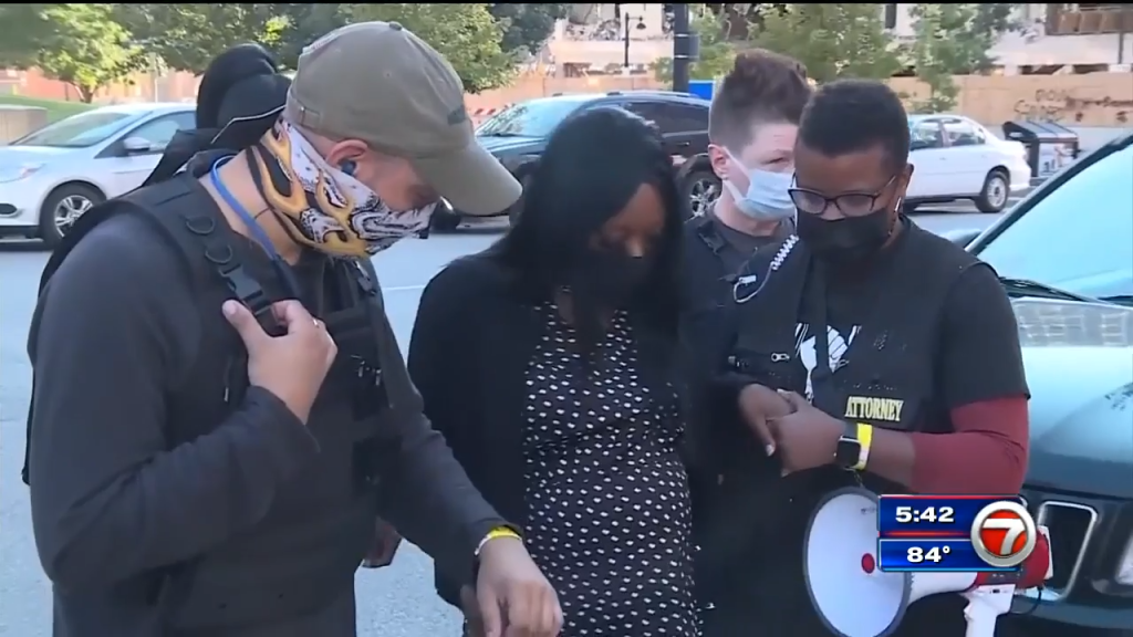 Pregnant Kansas City Woman Arrested By Police Attends Rally Wsvn 7news Miami News Weather 