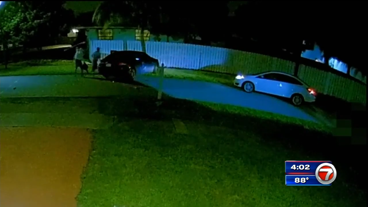 Police searching for 2 men involved in robbery, attempted carjacking in ...