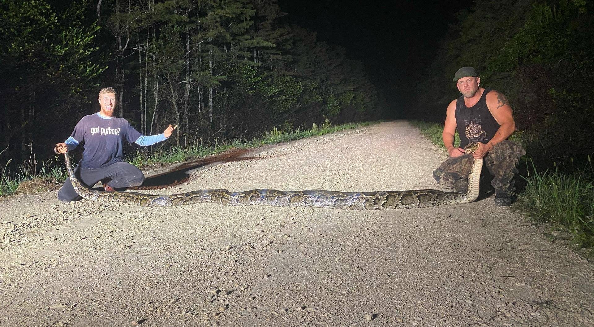 Trappers catch record-breaking 18-foot, 9-inch Burmese python in ...