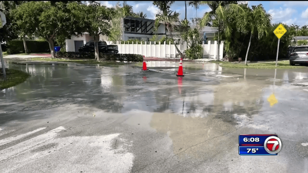 Crews fix pipe after water main break in Miami – WSVN 7News | Miami ...