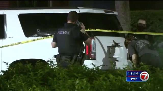 Man arrested in connection to fatal South Beach stabbing shot at after ...