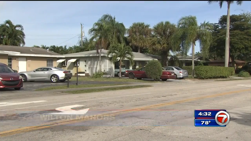  Man  ambushes robs elderly woman inside Wilton  Manors  home 