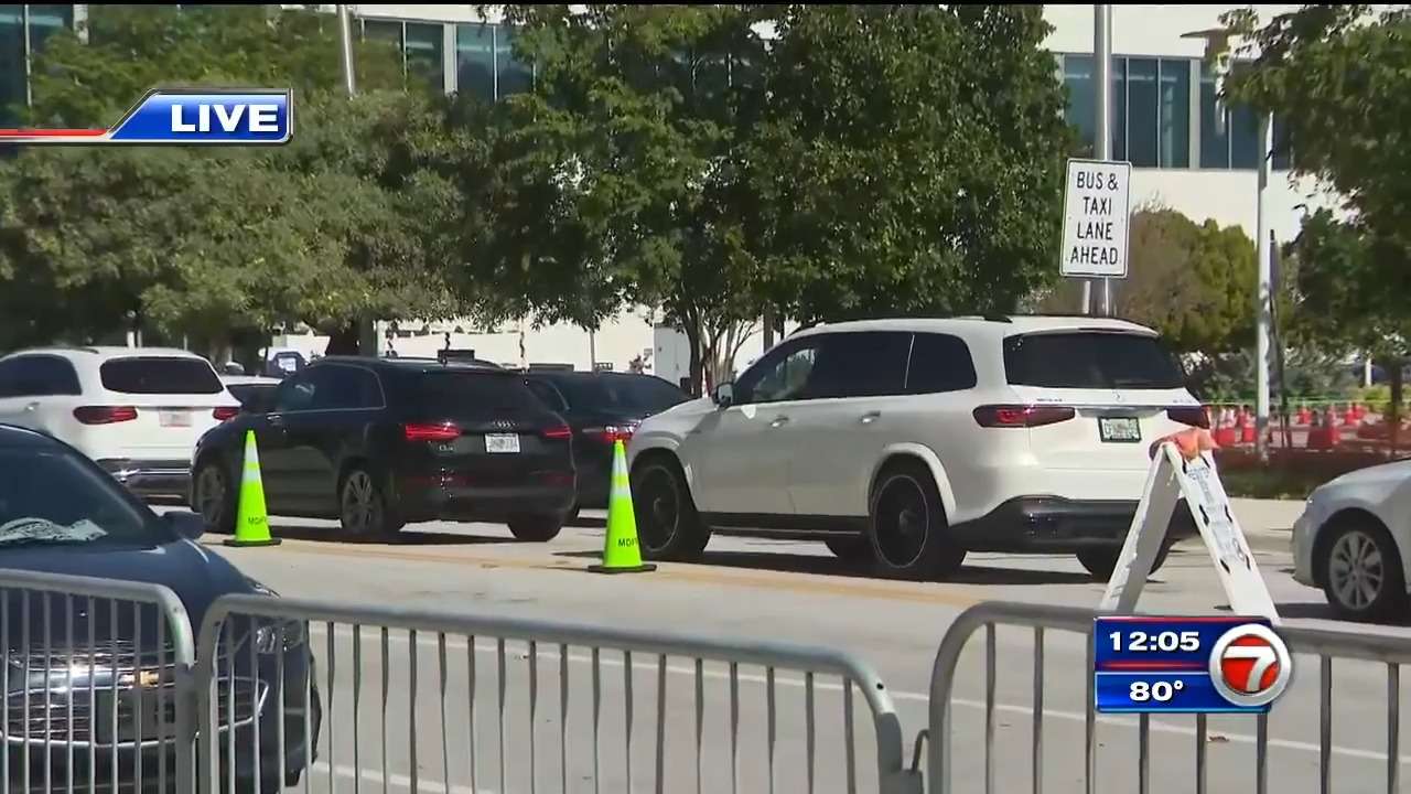 Dozens line up for last-minute COVID-19 testing at Miami Beach ...